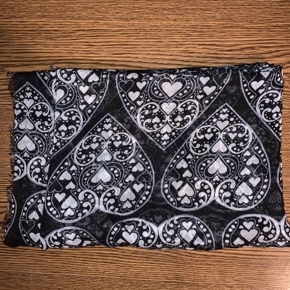 🔥 3/$20 Heart Patterned Infinity Scarf - Picture 2 of 3